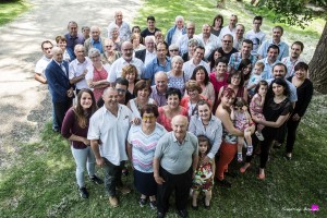 photo de groupe d'un anniversaire en extérieur dans les Pyrénées